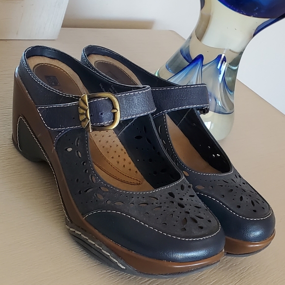 LEATHER WHITE MOUNTAIN CLOGS SZ 5.5 - Picture 1 of 11